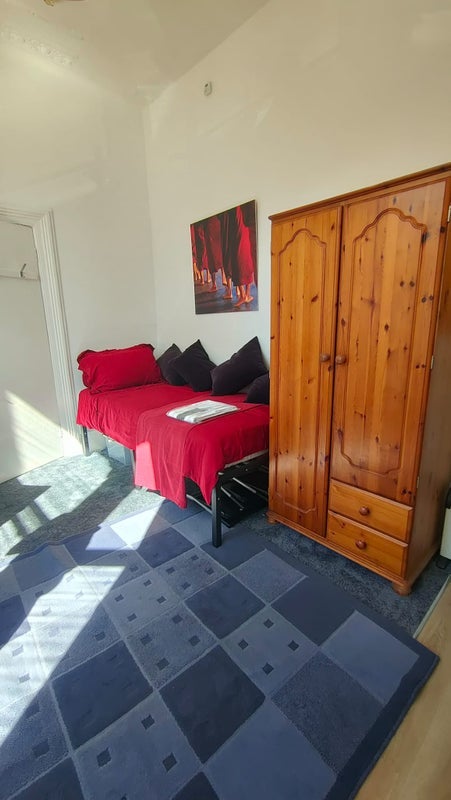 Room South Hill Park Gardens in Greater London