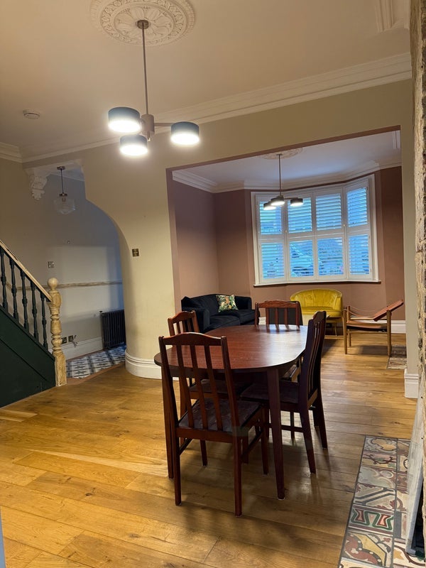 Room Woodhill in Greater London