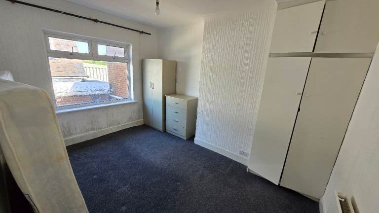 Flat Collier Row Road in Greater London
