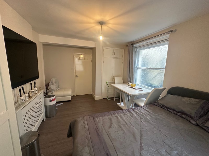 Room Cumberland Street in City of Westminster