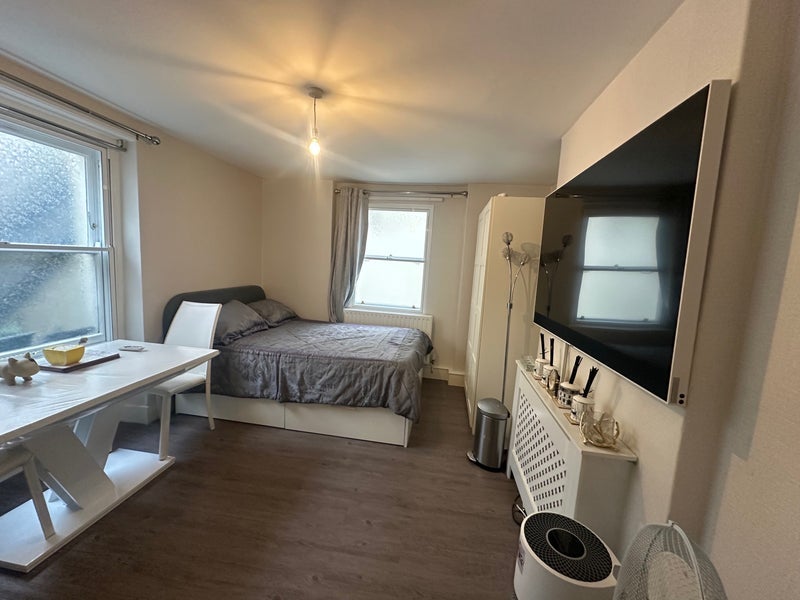 Room Cumberland Street in City of Westminster
