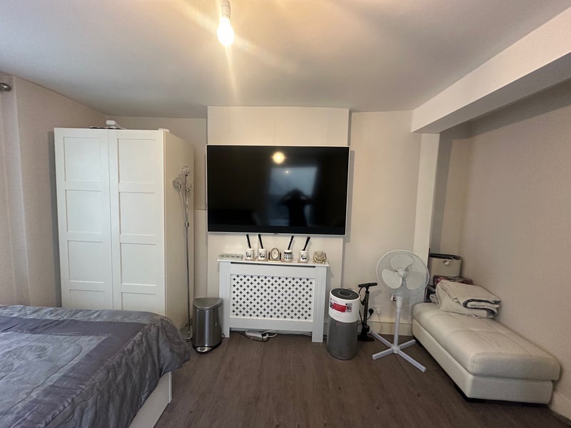 Room Cumberland Street in City of Westminster