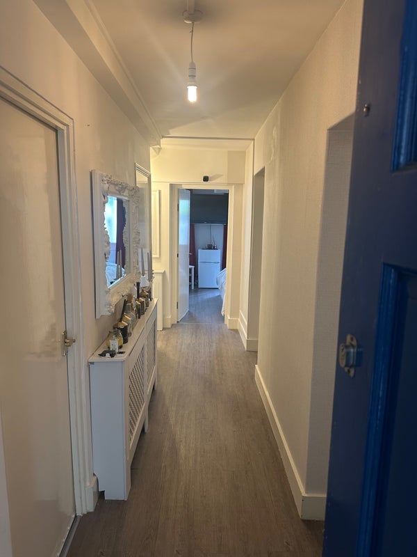 Room Cumberland Street in City of Westminster