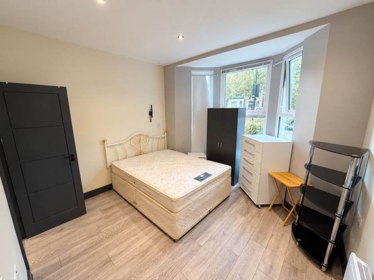 Flat Annette Road in Greater London