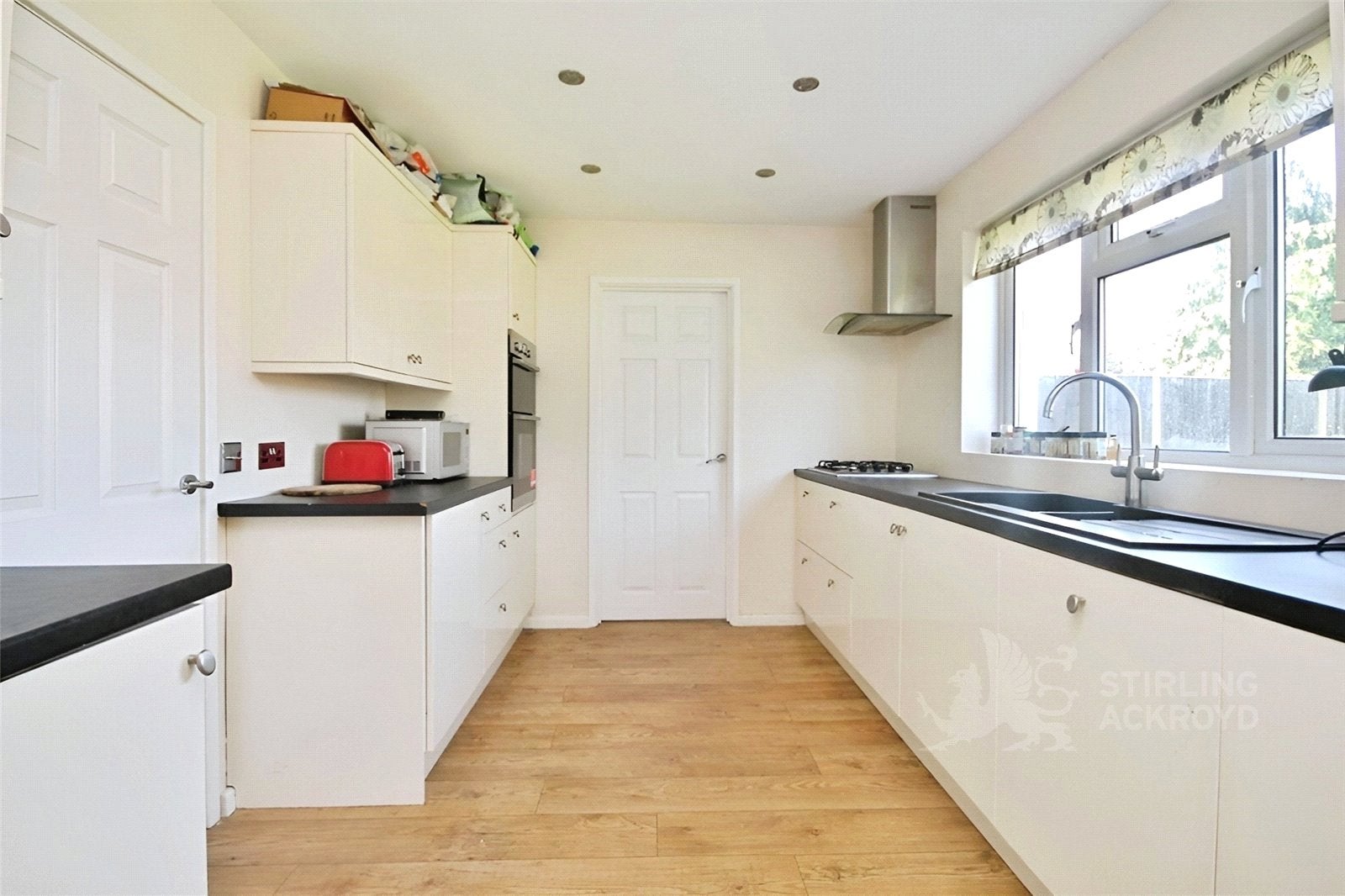 Room Blackwell Avenue in Guildford