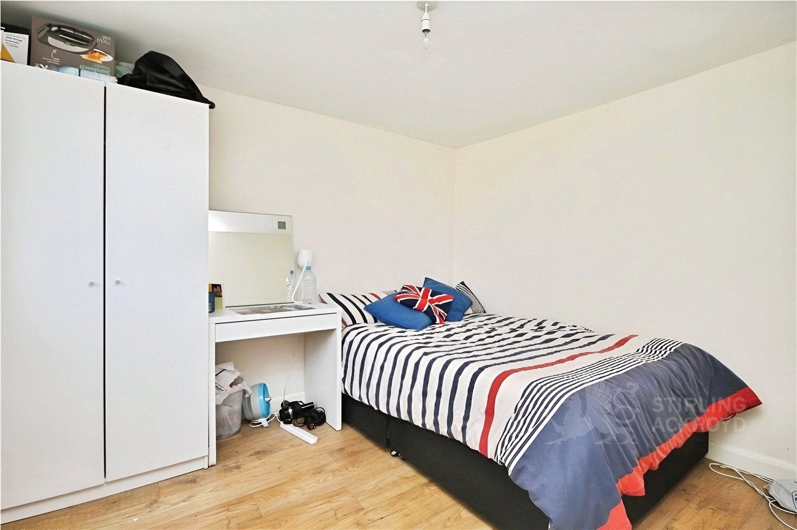 Room Blackwell Avenue in Guildford