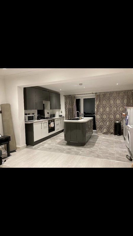 Room Norfolk Avenue in Greater London