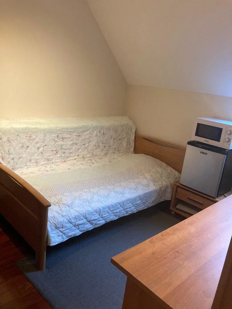 Chambre Rue Pasteur à Nesles-la-Montagne