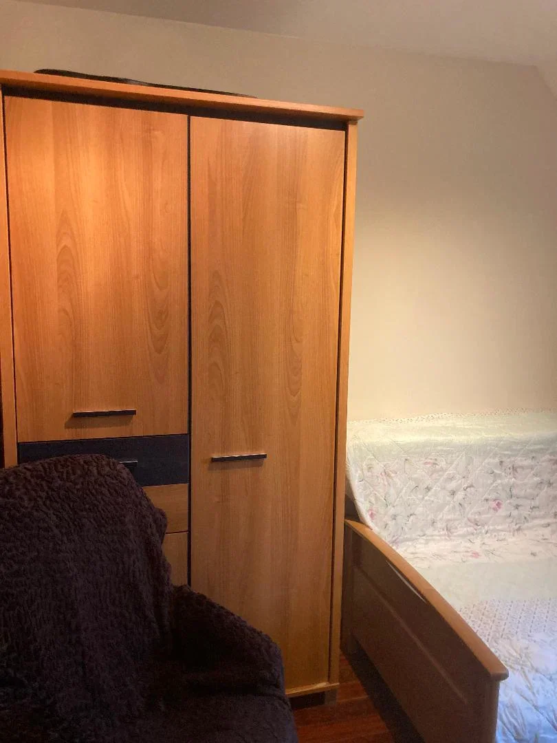Chambre Rue Pasteur à Nesles-la-Montagne