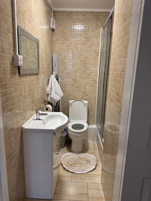 Room Villas Road in Greater London