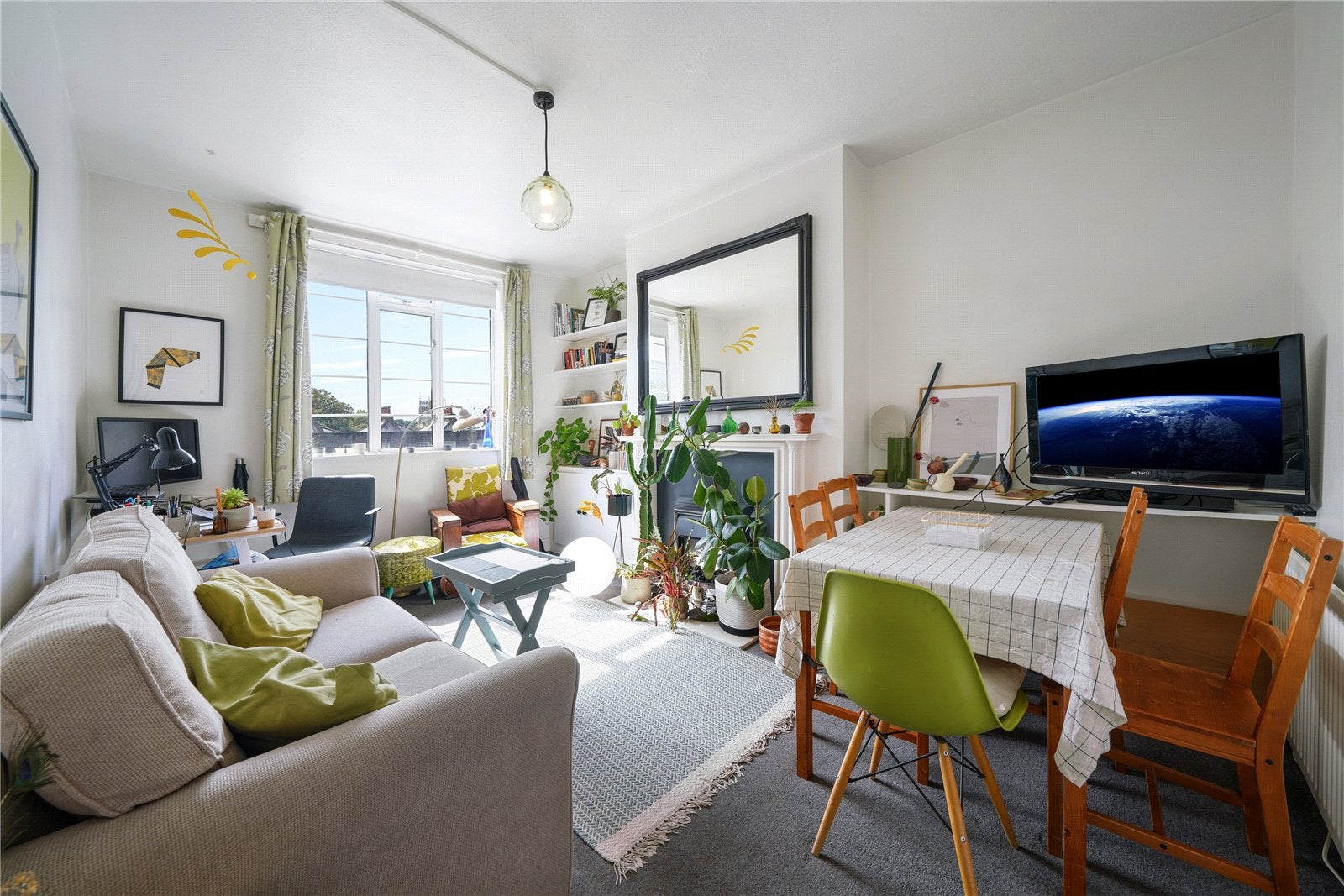 Flat Pentonville Road in Greater London