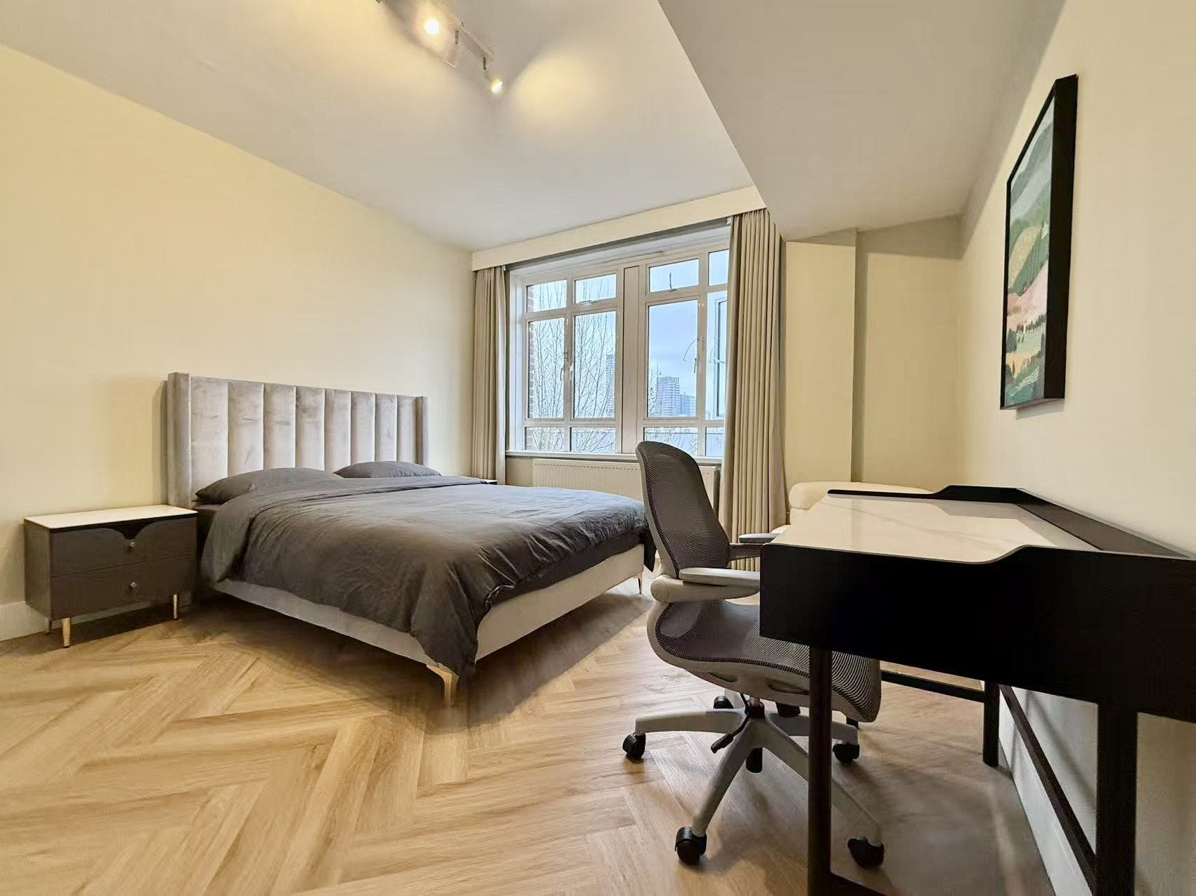 Room Eversholt Street in Greater London