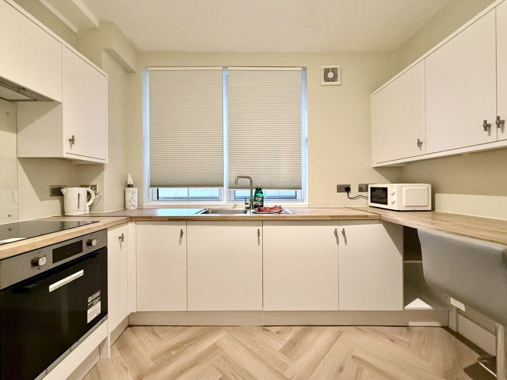 Room Eversholt Street in Greater London