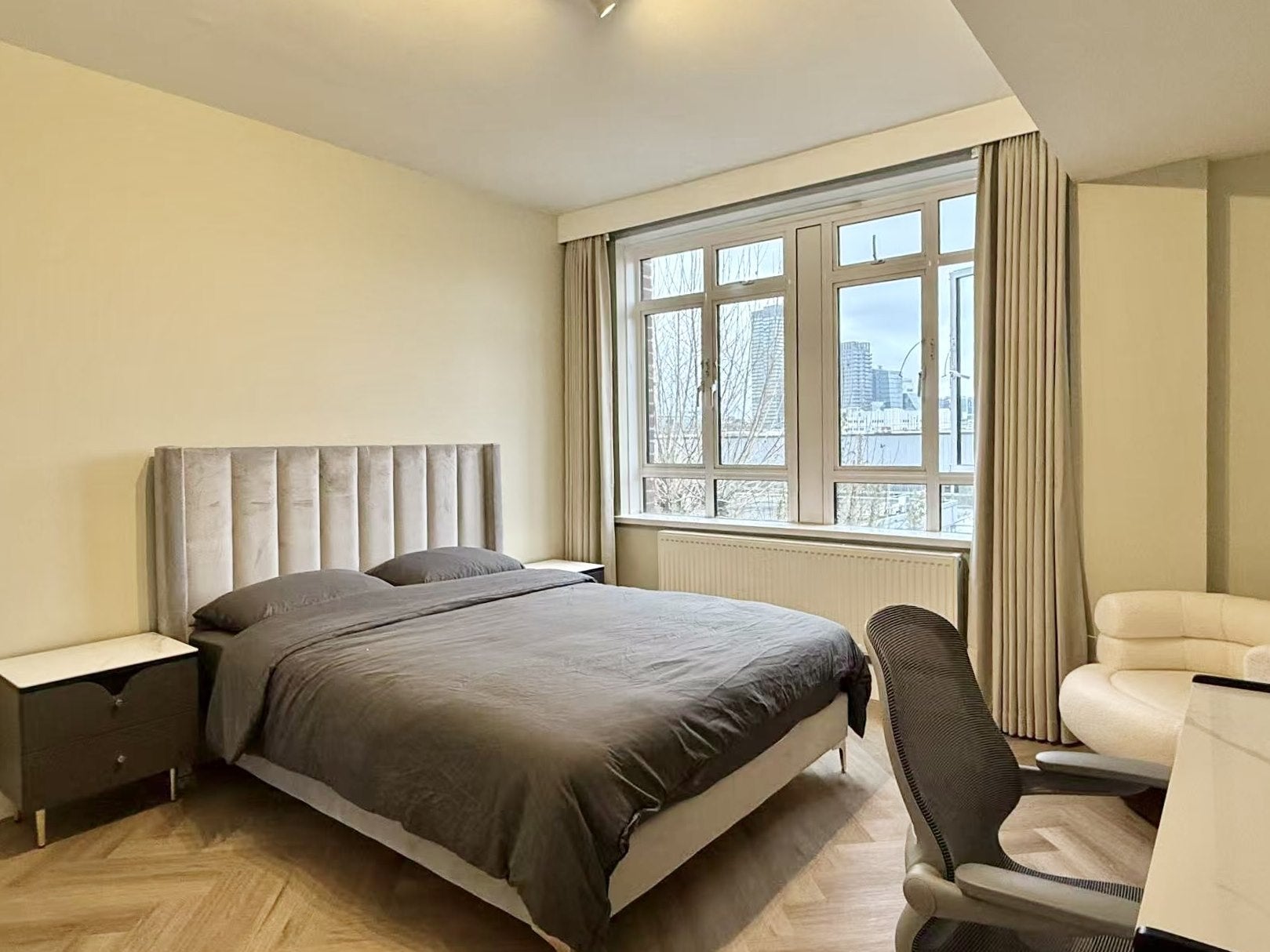 Room Eversholt Street in Greater London