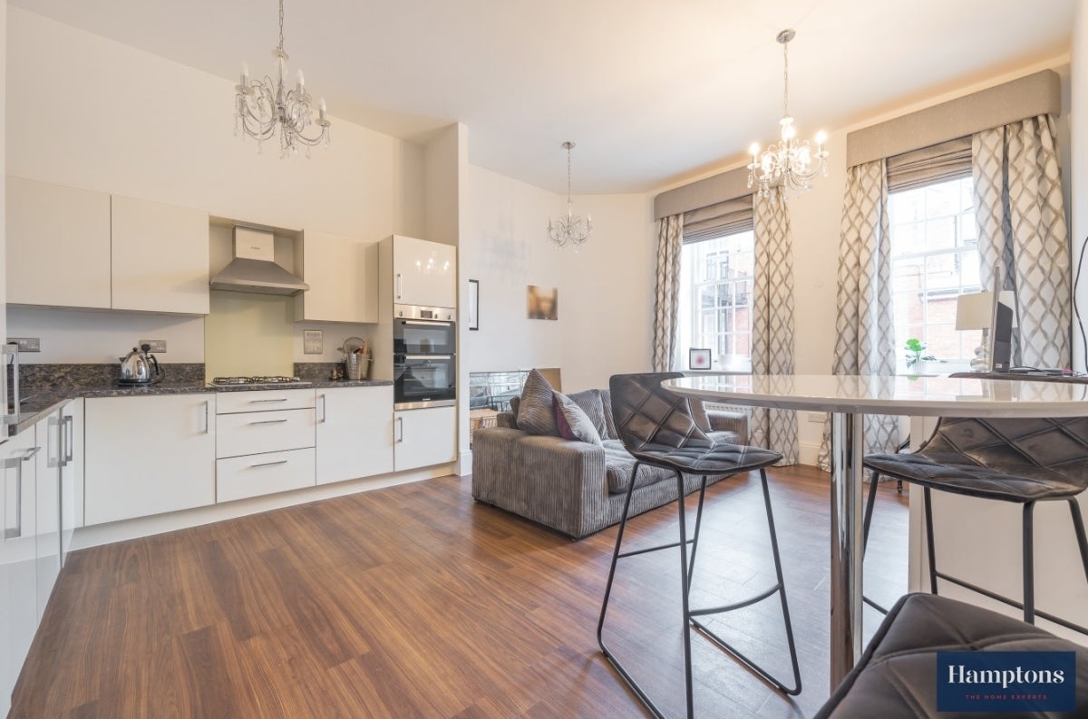 Flat Glanville Way in Epsom and Ewell
