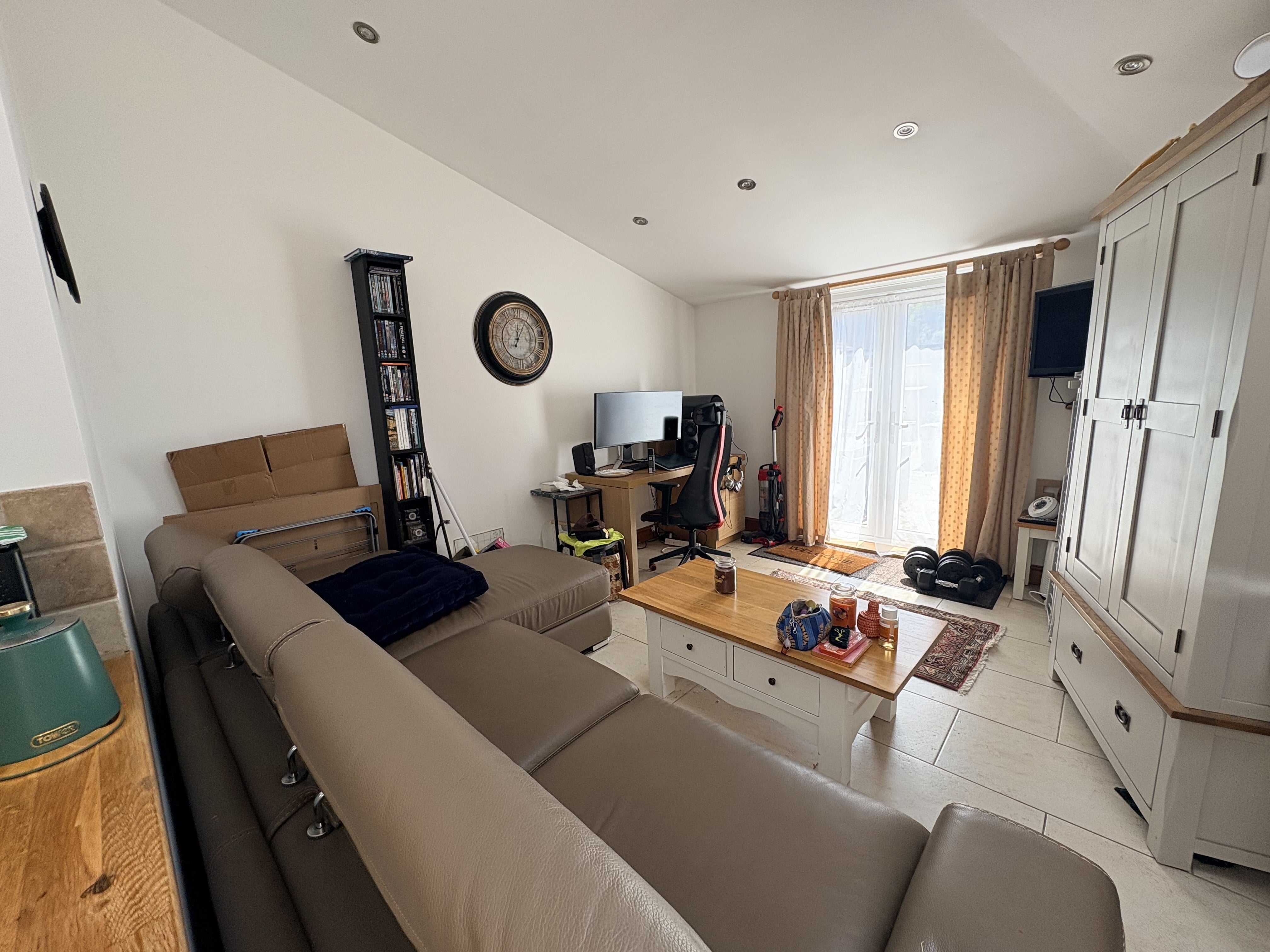 Flat Holmdale Road in Bristol