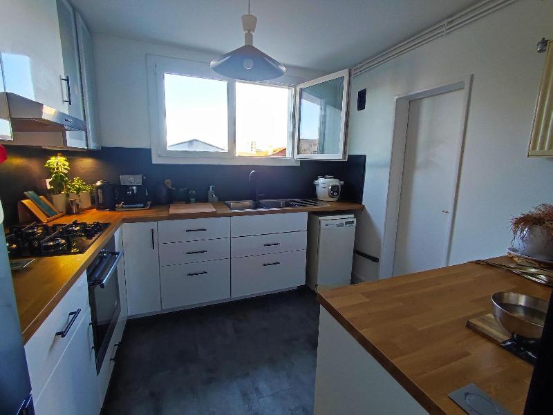 Flat Rue Jean Zubieta in Talence