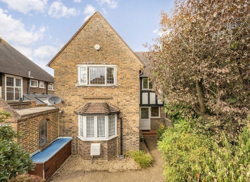 House Upper Richmond Road West in Greater London