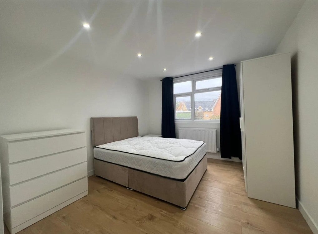 Room Copleston Road in Greater London