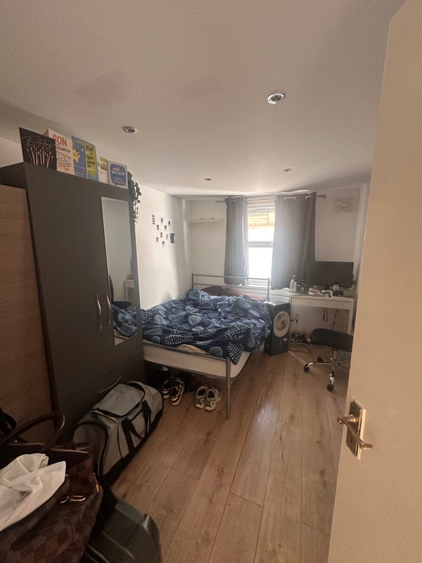 Room Mattock Lane in Greater London