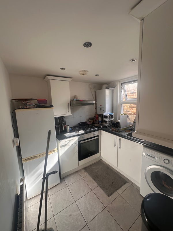 Room Mattock Lane in Greater London