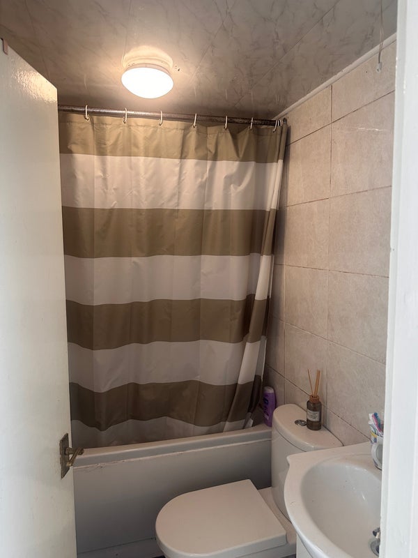 Room Mattock Lane in Greater London