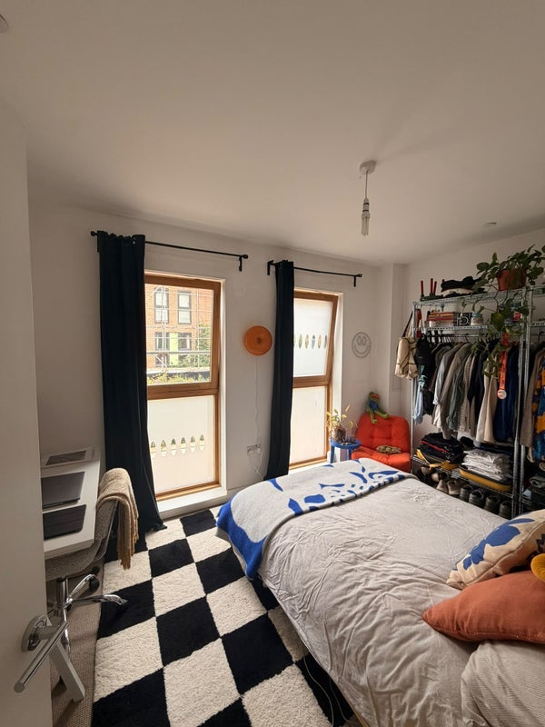 Room Whiston Road in Greater London