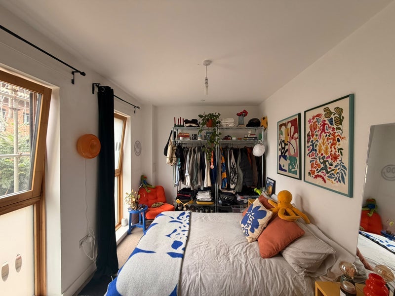 Room Whiston Road in Greater London