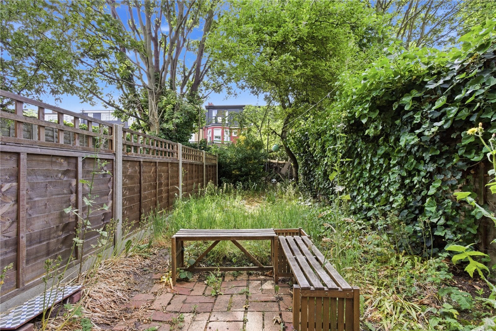 Flat Sirdar Road in Greater London