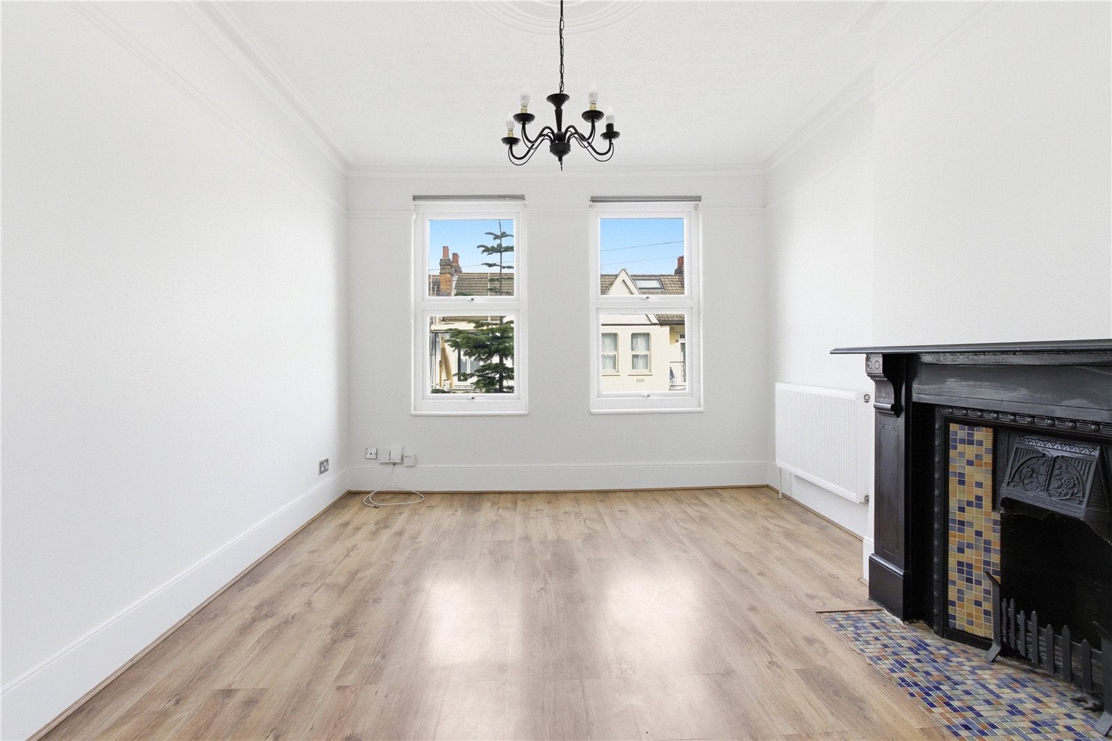 Flat Sirdar Road in Greater London