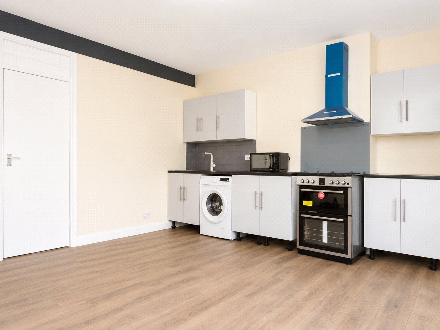 Flat Streatham High Road in Greater London