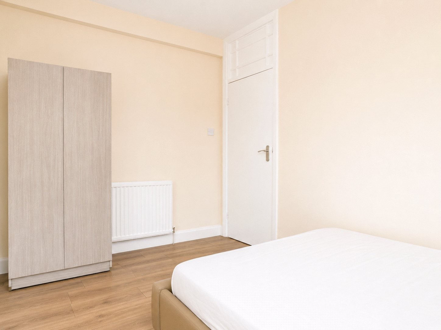 Flat Streatham High Road in Greater London