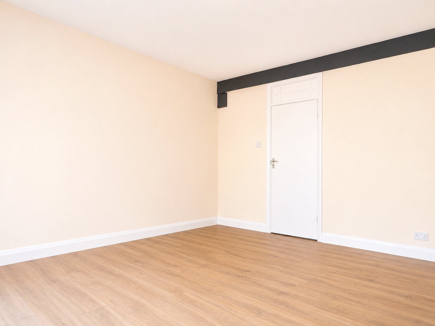 Flat Streatham High Road in Greater London
