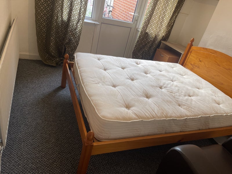 Room Llewellyn Road in Royal Leamington Spa