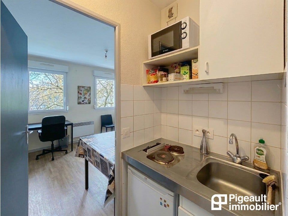 Flat Square Pedro Flores-Cano in Rennes