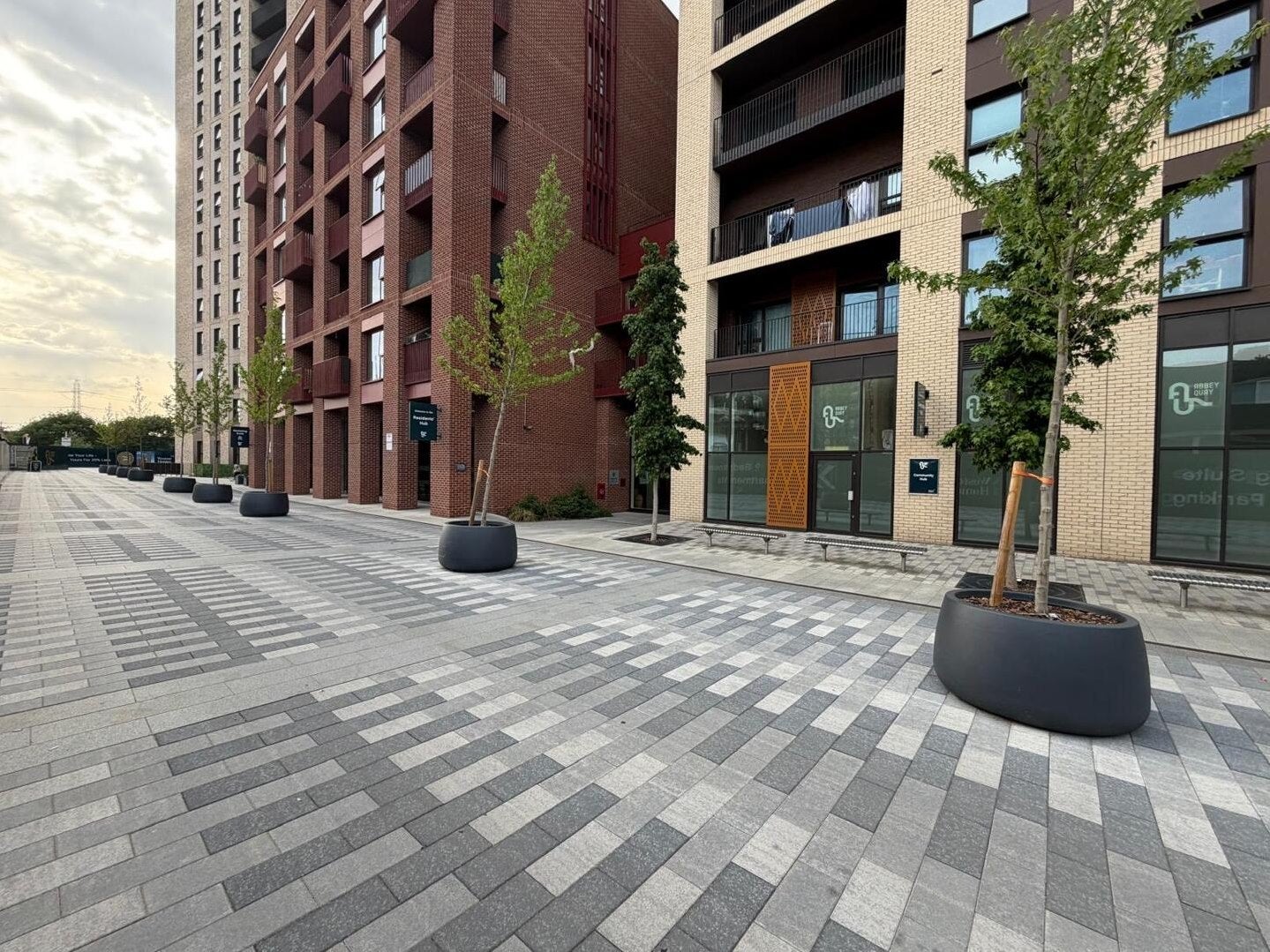 Flat Longbridge Road in Greater London
