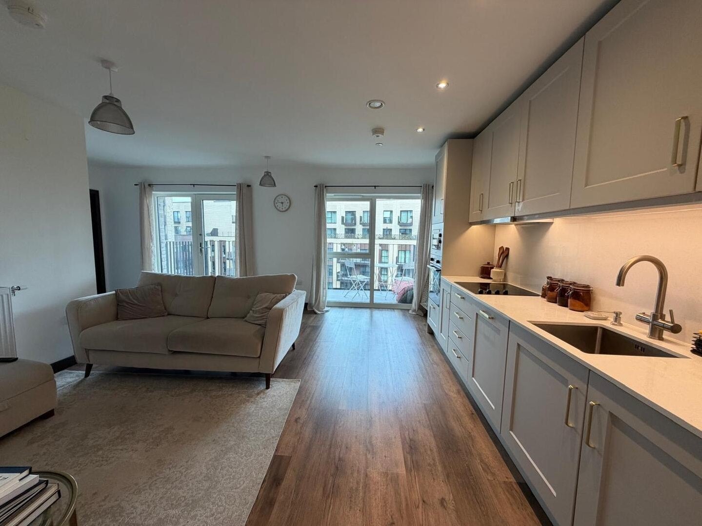 Flat Longbridge Road in Greater London