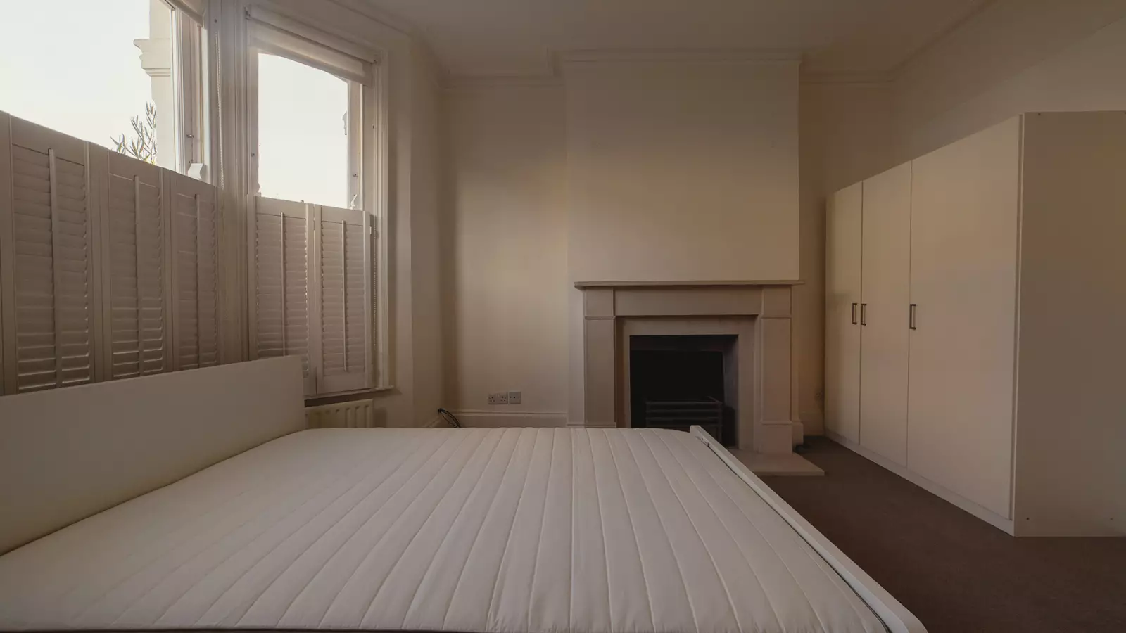 Flat Rosaville Road in Greater London