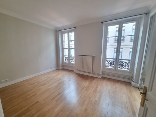Flat Rue Cambon in Paris