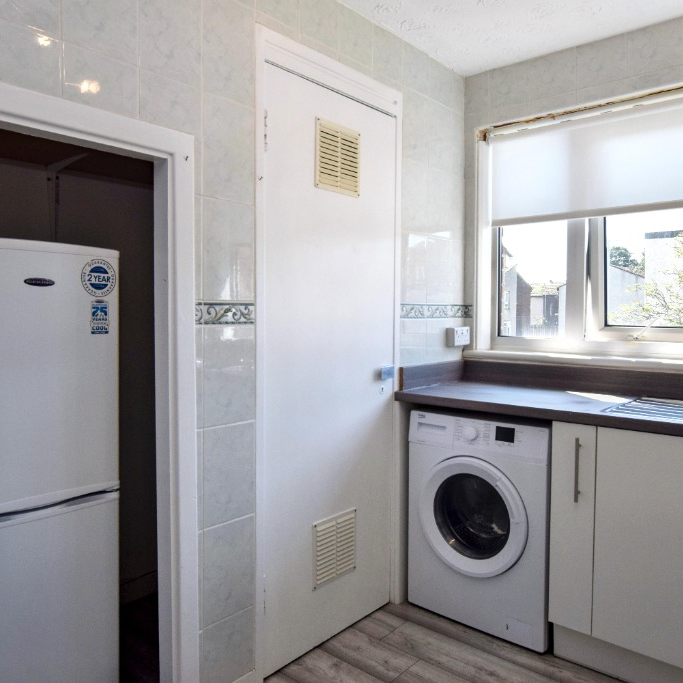 Flat Kirktonholm Place in Kilmarnock