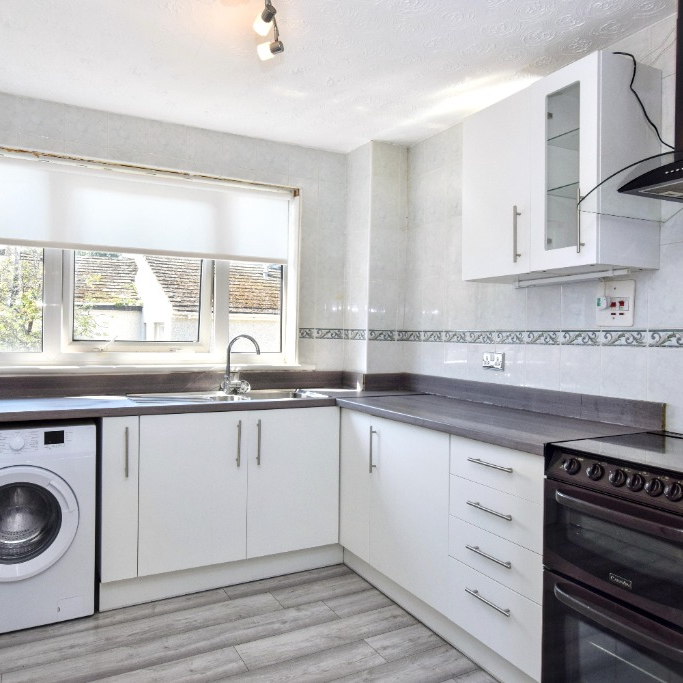 Flat Kirktonholm Place in Kilmarnock