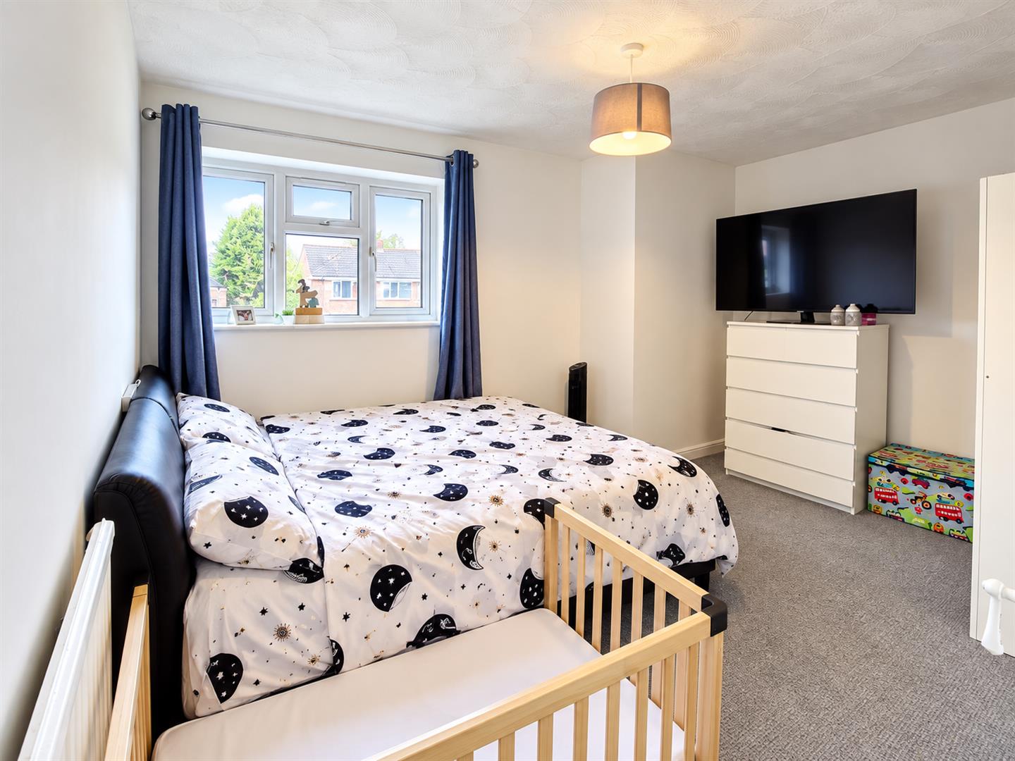 House Cygnet Avenue in Greater London