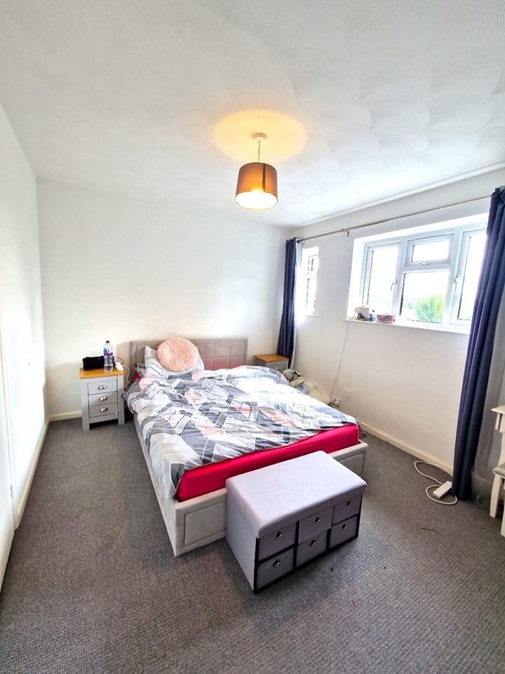 House Cygnet Avenue in Greater London
