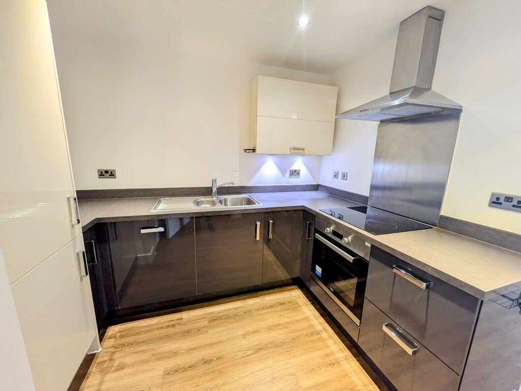 Flat Jerrard Street in Greater London
