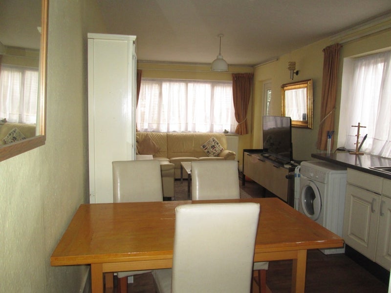 Flat Scarborough Road in Greater London