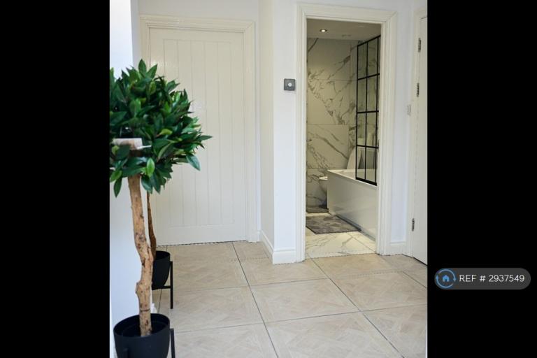 Flat Elm Grove in Portsmouth