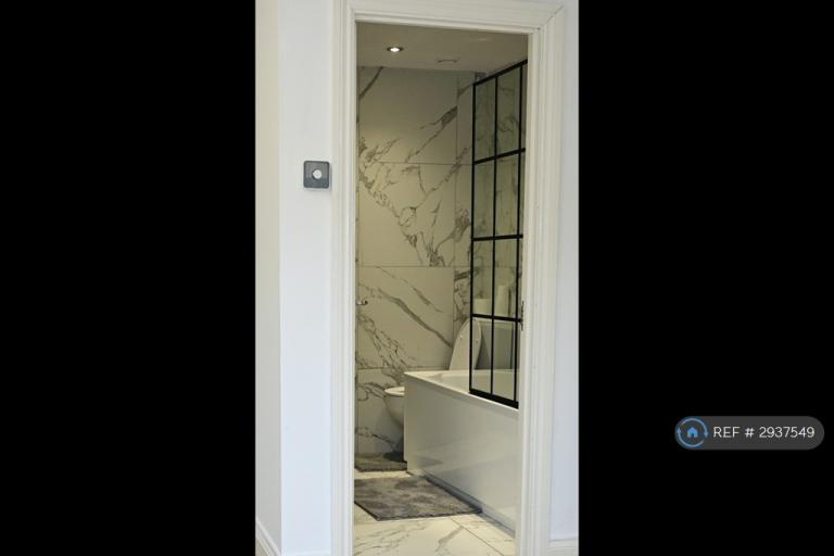 Flat Elm Grove in Portsmouth