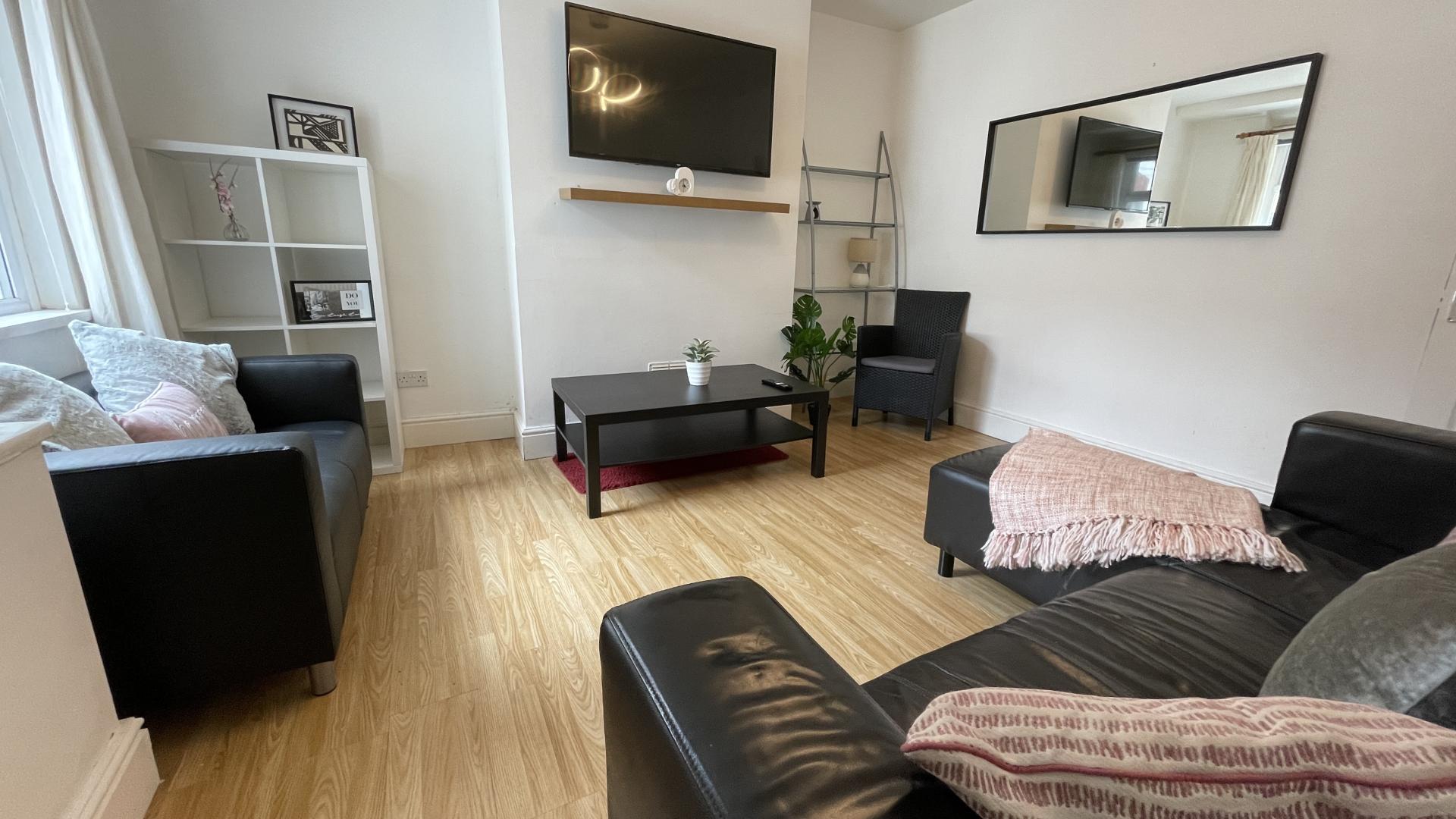 Room West Street in Chester