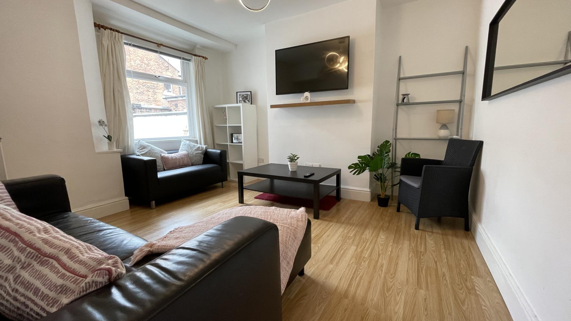 Room West Street in Chester