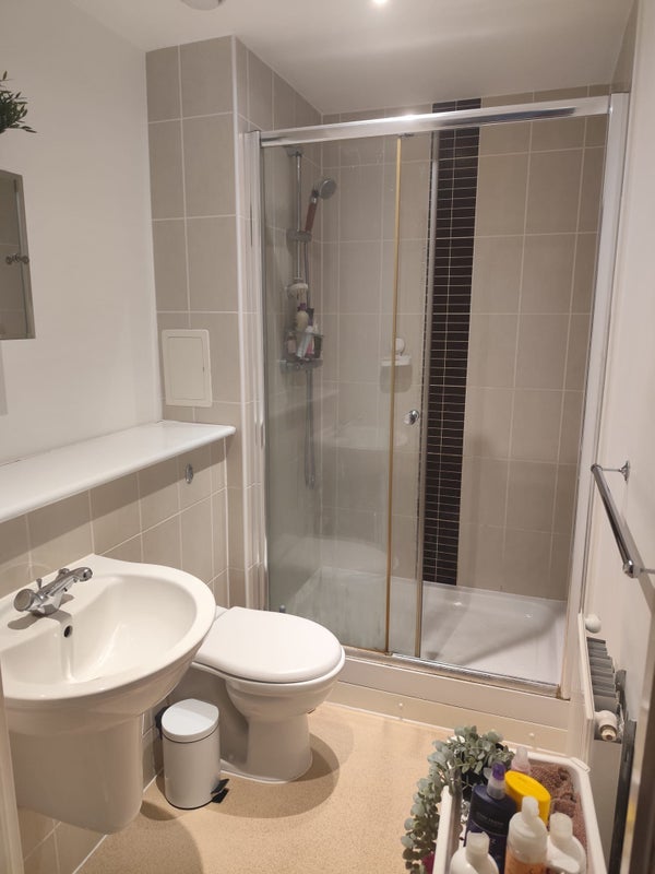 Room Turner Street in Greater London